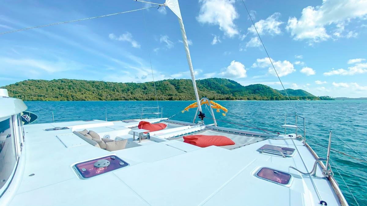 Coral and Racha Islands photo 2